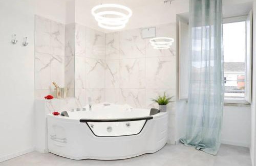 Trastevere Apartment | White Panoramic Jacuzzi Suite Trastevere - Top Collection