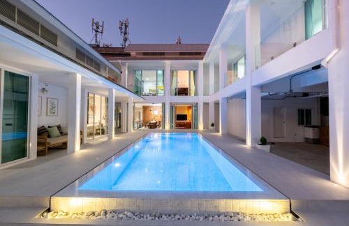 Chang Phueak Villa | White Pool Villa Chiangmai