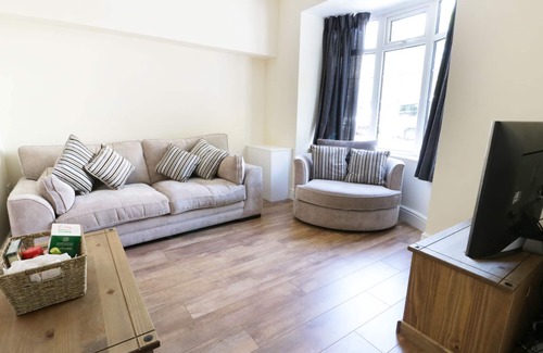 Guisborough Cottage | WHITE ROSE COTTAGE, pet friendly, with a garden in Guisborough