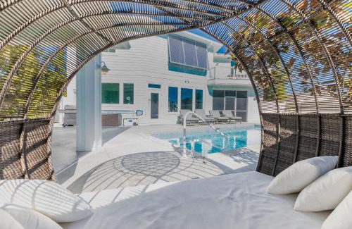 Butler Beach House | White Rose Sleeps 24 Private Heated Pool Beach