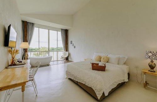 Kamphaeng Phet Hotel | White Wall Riverfront Hotel