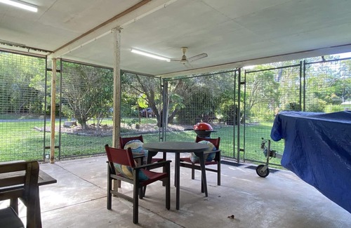 Picnic Bay House | Whitehaven 2 - An affordable Queenslander in picturesque Picnic Bay