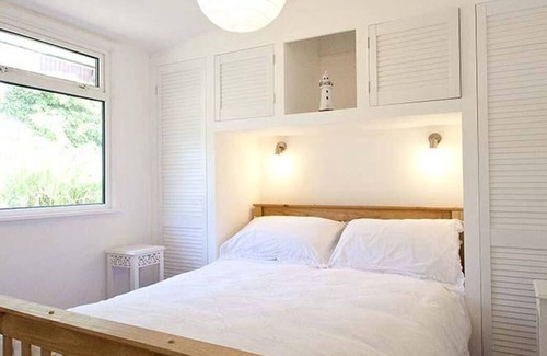 Mumbles Ski Chalet | Whiteshell 17 in Caswell, Gower