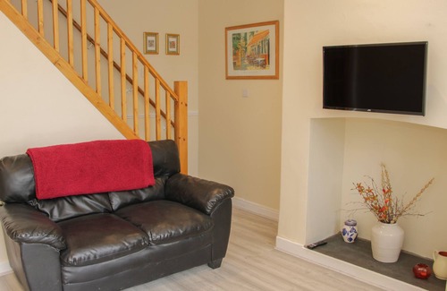 Llangollen Cottage | WHITEWATER COTTAGE, pet friendly in Llangollen