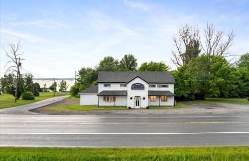 South Bay House | Whitewater The Genoa on Oneida Lake Sleeps 8