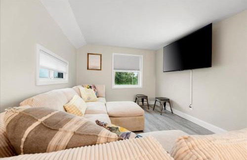 South Bay House | Whitewater The Genoa on Oneida Lake Sleeps 8