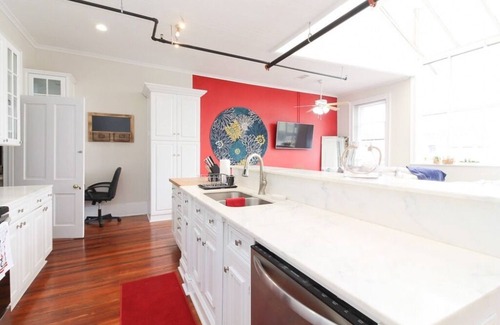 Columbus Apartment | Whole condo - Wifi, King Beds, 55" Smart TV, Walk to Columbus Riverwalk