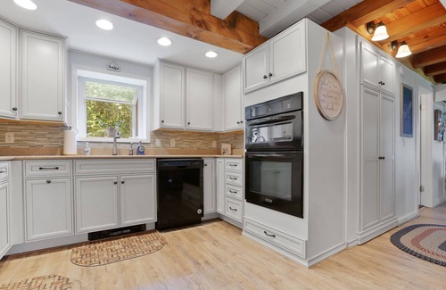 Canandaigua House | Whole House, Scenic Post and Beam Home Overlooking Canandaigua Lake! Sleeps 10