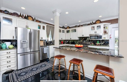 Dunedin House | Whole House w/cottage sleeps 14 total