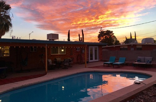 Casas Adobes House | Whole house with private pool- a desert oasis in Northwest Tucson!
