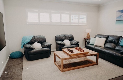 Yakamia House | Why travel overseas when such an urban retreat beckons at Stillwaters
