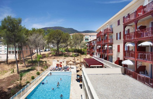 Cavalaire-sur-Mer Condo | Wi-Fi gratuit | 10 Minutes de la Plage à Pied!
