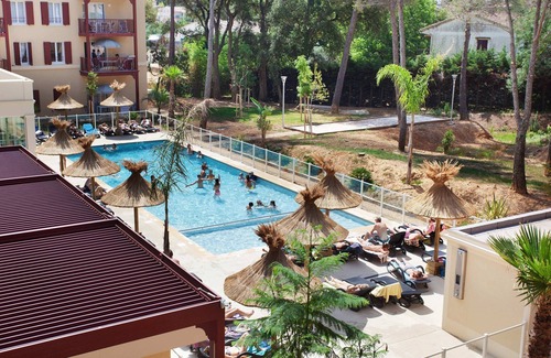 Cavalaire-sur-Mer Condo | Wi-Fi gratuit | 10 Minutes de la Plage à Pied!