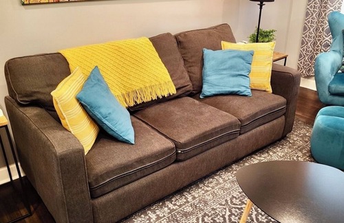 Noble Square Apartment | Wicker Park 2Bdrm 10 min to Downtown-Salt Shed Fall Special 129.00 Sept 28-Oct 3