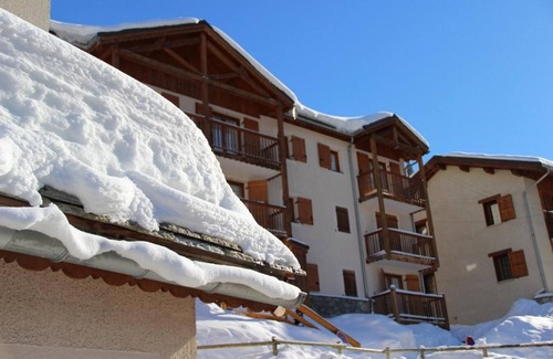 Valfrejus Apartment | Wifi, 200m from ski slopes, 1st floor, view mountain, balcony, tv, ski locker, 36m², Valfréjus