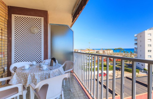 Cambrils Apartment | WIFI-AIR CONDITIONING-APARTMENT IN QUIET AND FAMILY AREA IN CAMBRILS