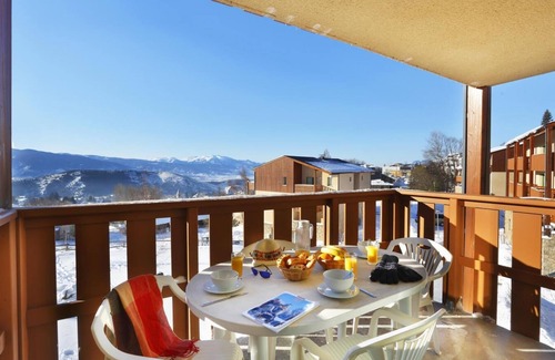 Font-Romeu-Odeillo-Via Apartment | Wifi, fitness, swimming pool, terrace, parking, ski locker, 30m², Font Romeu