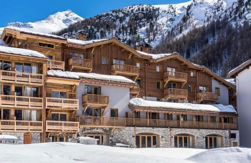 Val-d'Isere Apartment | Wifi, fitness, swimming pool, sauna, hammam, balcony, fireplace or stove, tv, ski locker, 60m²