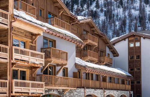 Val-d'Isere Apartment | Wifi, fitness, swimming pool, sauna, hammam, balcony, fireplace or stove, tv, ski locker, 160m²