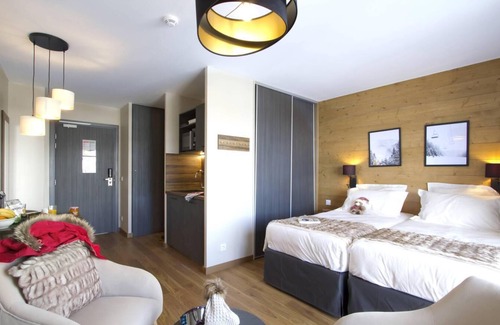 Eclose-Est Hotel | Wifi, sauna, hammam, balcony, tv, ski locker, 49m², Alpe d'Huez