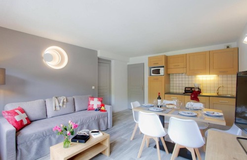 Plagne Centre Apartment | Wifi, ski-in/ski-out & foot of the slopes, fitness, tv, ski locker, 120-127m², La Plagne