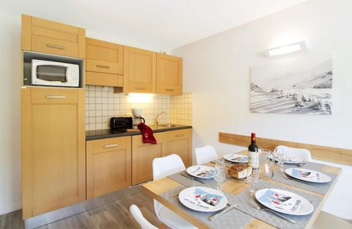Plagne Centre Apartment | Wifi, ski-in/ski-out & foot of the slopes, fitness, tv, ski locker, 120-127m², La Plagne