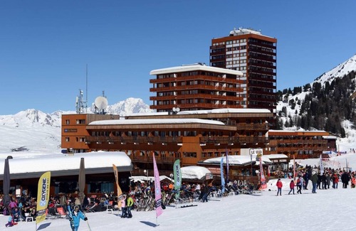 Plagne Centre Apartment | Wifi, ski-in/ski-out & foot of the slopes, fitness, tv, ski locker, 120-127m², La Plagne