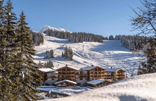 Manigod Apartment | Wifi, ski-in/ski-out & foot of the slopes, swimming pool, sauna, hammam, balcony, parking, tv, 60m²