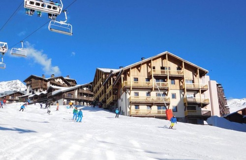Val-Thorens Apartment | Wifi, ski-in/ski-out & foot of the slopes, fitness, swimming pool, sauna, hammam, balcony, tv