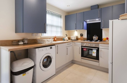 Worksop House | Wifi*Smart*Ensuit*Parking*Gated*
