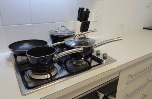 South Brisbane Apartment | Wild Luxe Apt - Southbank & Fast WiFi, Parking