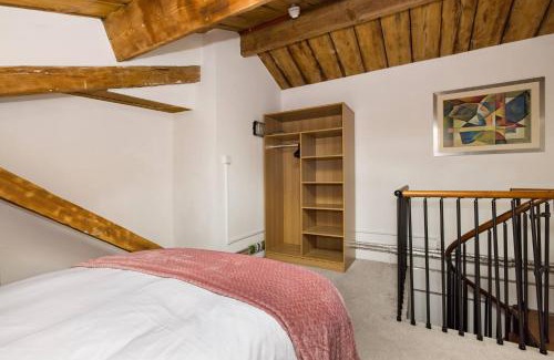 Docklands Apartment | Wild Roses Serviced Apartments - ExCel Warehouse 2