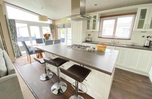 South Cerney House | Wildflower, Premium Plus Hot Tub Lodge