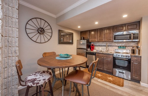 Thayerville Condo | Will O' The Wisp 206A: Lakefront Efficiency Condo, Indoor Pool Access!