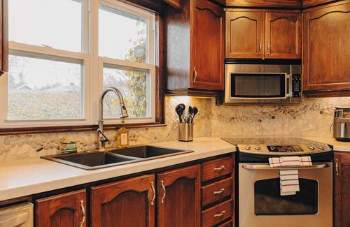 Georgina House | Willow Beach Retreat Lake Front