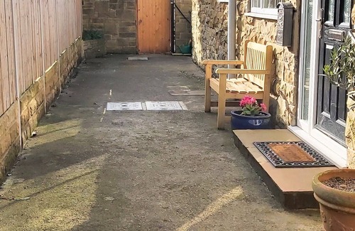 Northallerton Cottage | Willow Cottage, 3 bedroom, cosy stopover, dogs free
