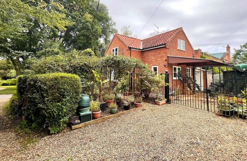 Aldborough Cottage | Willow Cottage on the Upper River Bure