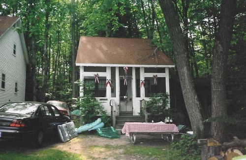 North Sebago Cottage | Willow Cottage-Private Beach-Pets Welcome - Round Table Lodge, Sebago, Maine