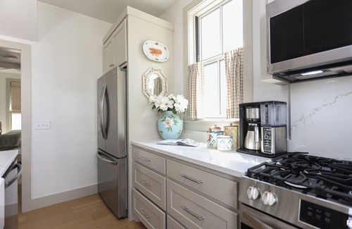 Eufaula House | Willow House: Charming Carlton Landing Cottage w/Golf Cart