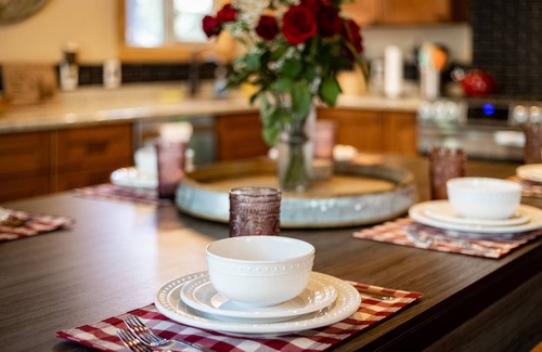 Tahoe Paradise House | Willow's Hideaway - Pet friendly cozy cabin!