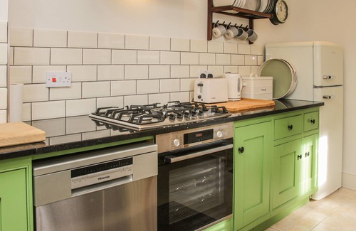 Shrewsbury Cottage | WILLOW VIEW, family friendly, character holiday cottage in Shrewsbury
