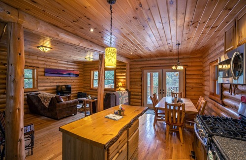 Wilmington House | Wilmington Range Chalet with river access