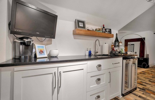 Fayetteville House | Wilson Park Spa home, sauna and walking trails