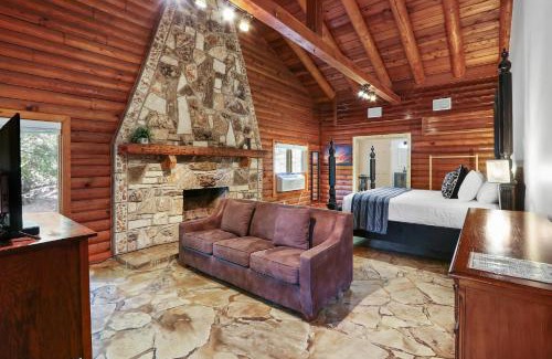 Wimberley House | Wimberley Log Cabins Resort and Suites- Unit 1