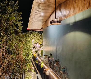 Bhimtal Hotel | Windcliff by lake & woods