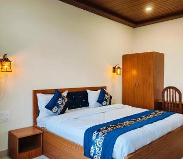 Bhimtal Hotel | Windcliff by lake & woods