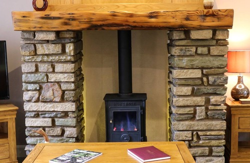 Great Harwood Cottage | WINDMILL COTTAGE, family friendly, with a garden in Great Harwood