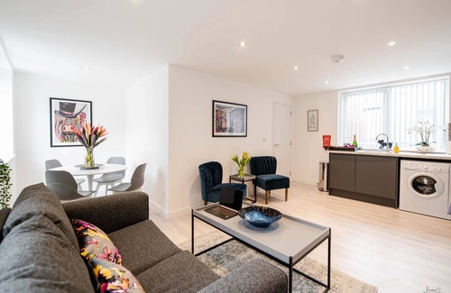 Lytham St. Anne's Apartment | Windmill House Apt 3 - Stylish Living - Beach Walks - Centrally located