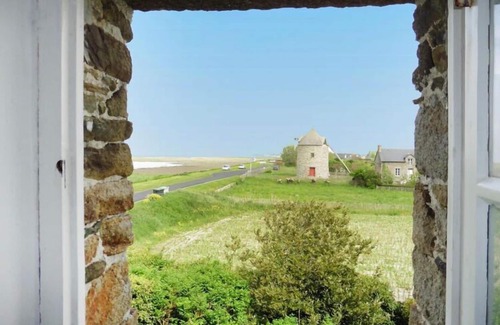 Cherrueix House | Windmill in Cherrueix near Mont Saint Michel