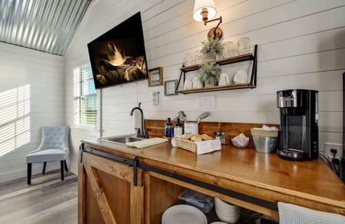 Fredericksburg Cottage | Windmill Meadows Cottages-firepit-hill Country Views!